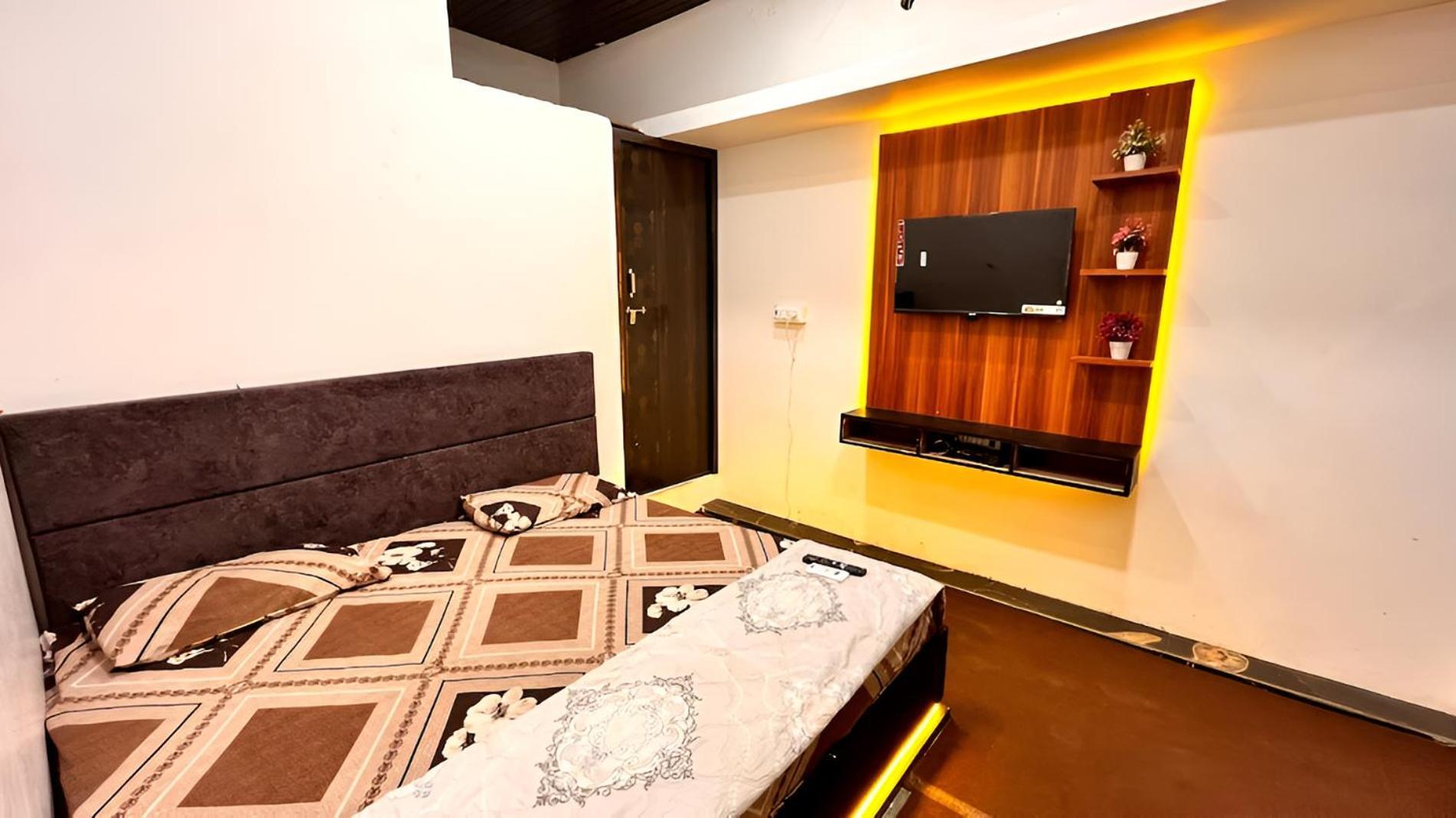 Pallav Guest House Ujjain Exterior photo