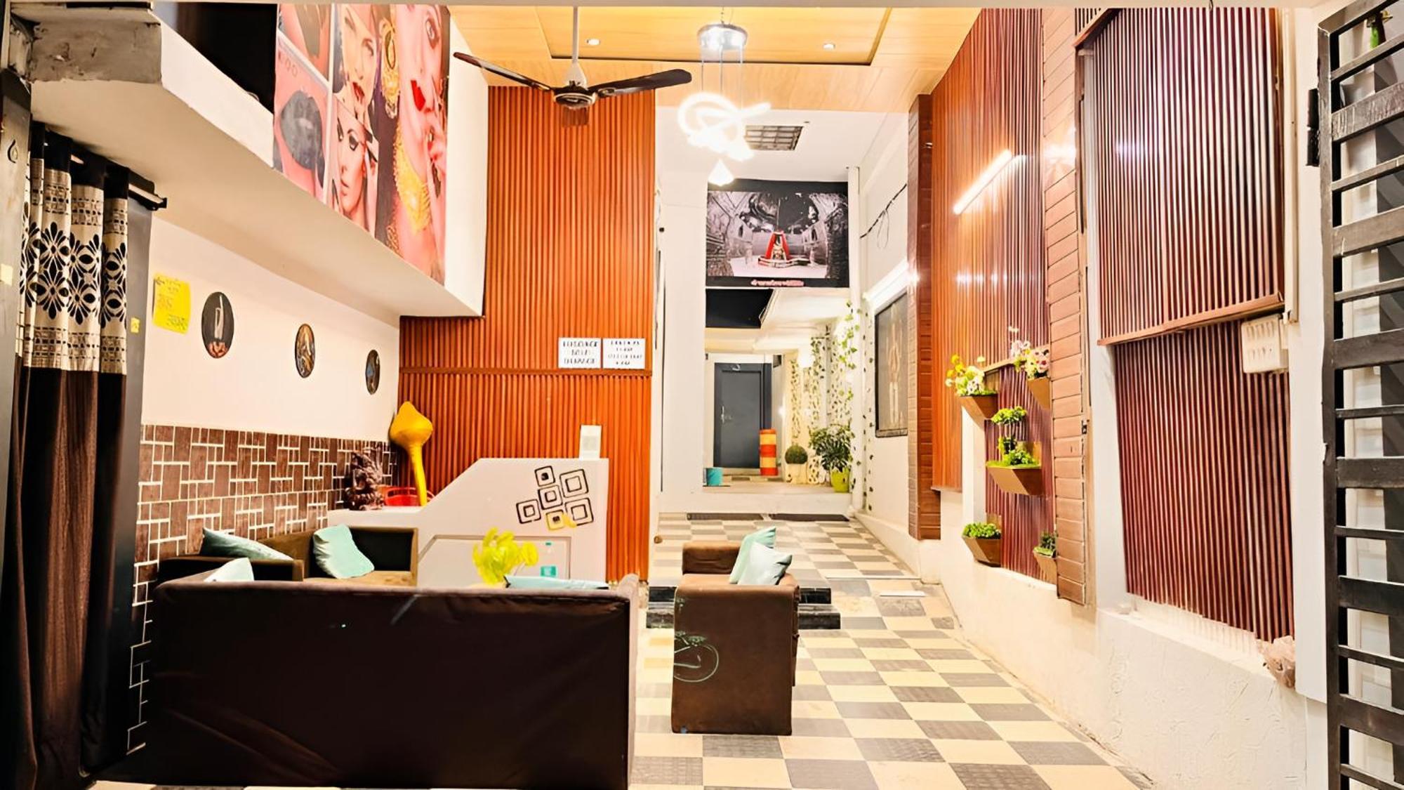 Pallav Guest House Ujjain Exterior photo